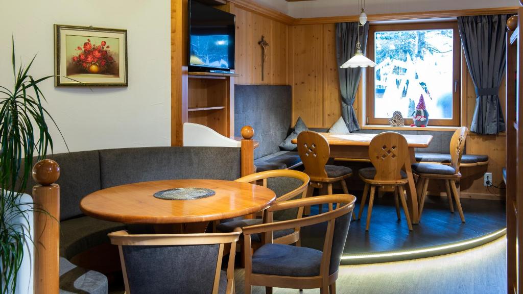 Posezení v ubytování Hotel Alpenfrieden