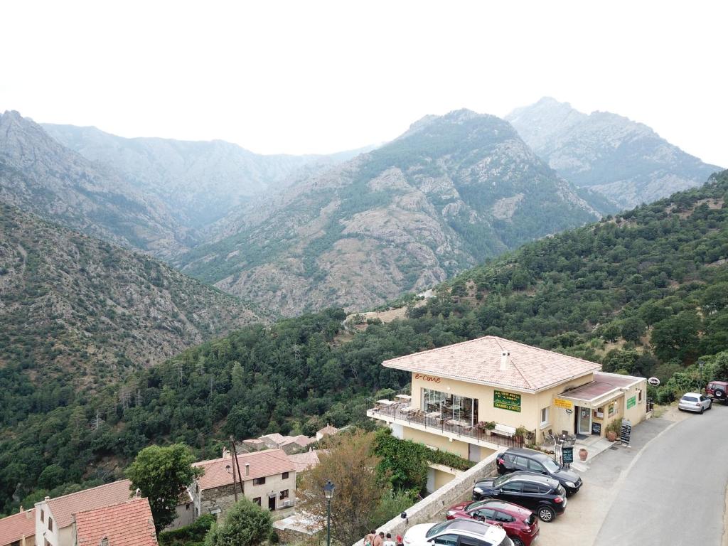 Nespecifikovaný výhled na hory nebo výhled na hory při pohledu z bed and breakfast