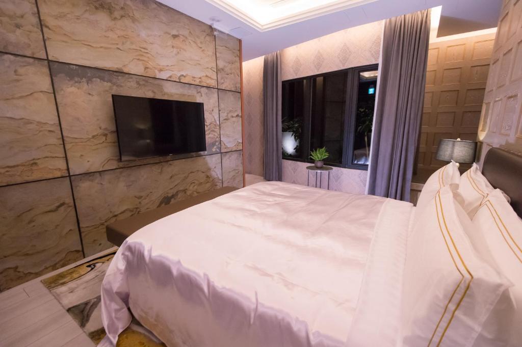 TV a/nebo společenská místnost v ubytování J Moon Villa Motel
