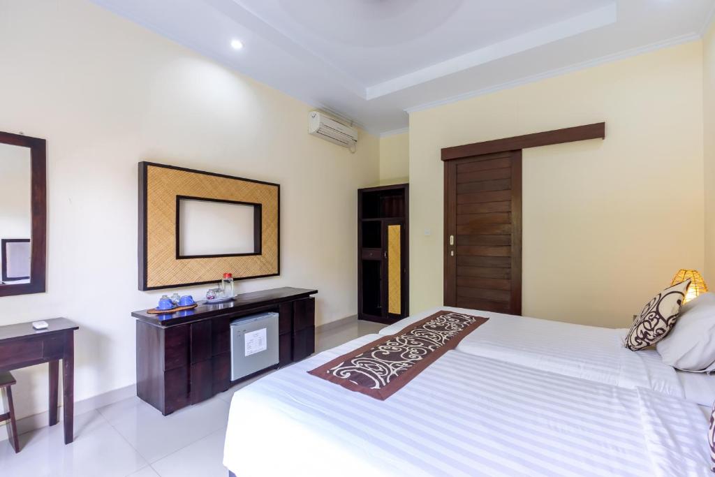 Postel nebo postele na pokoji v ubytování Gatra Ubud Inn