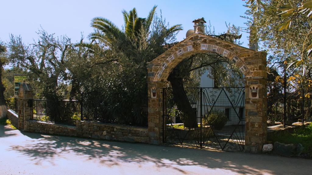 a gate with an arch in front of a fence at Lefteris Studios in Lefokastro