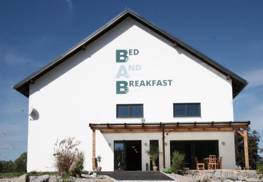 Bed & Breakfast - 9