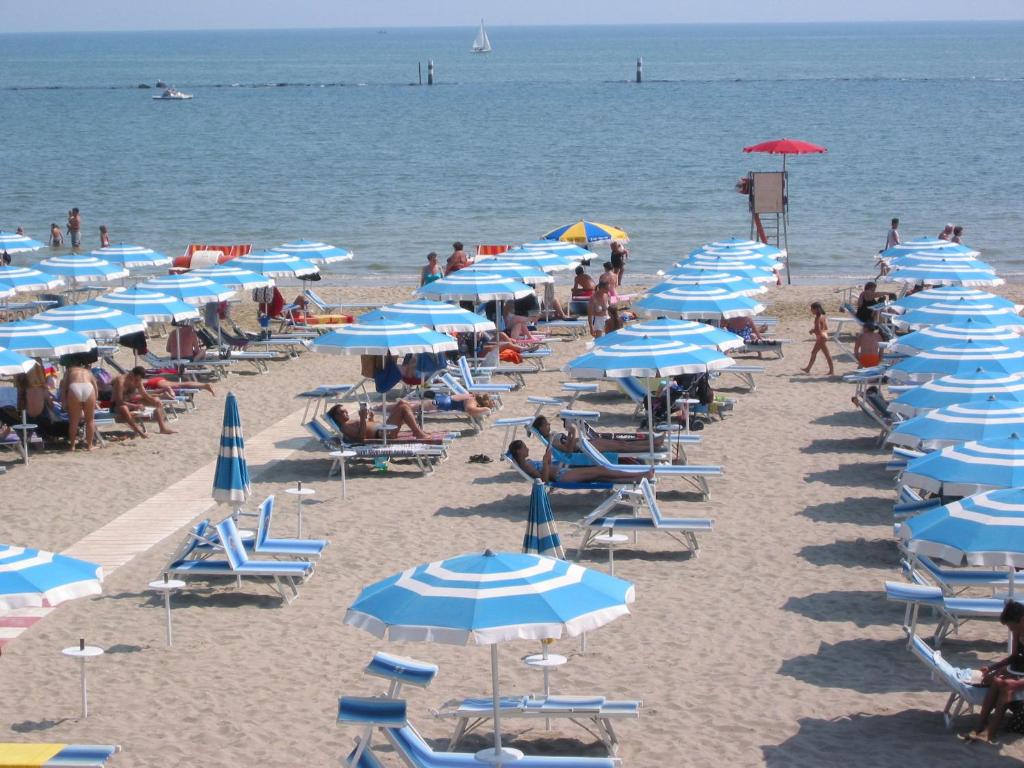 A beach at or near a szállodákat
