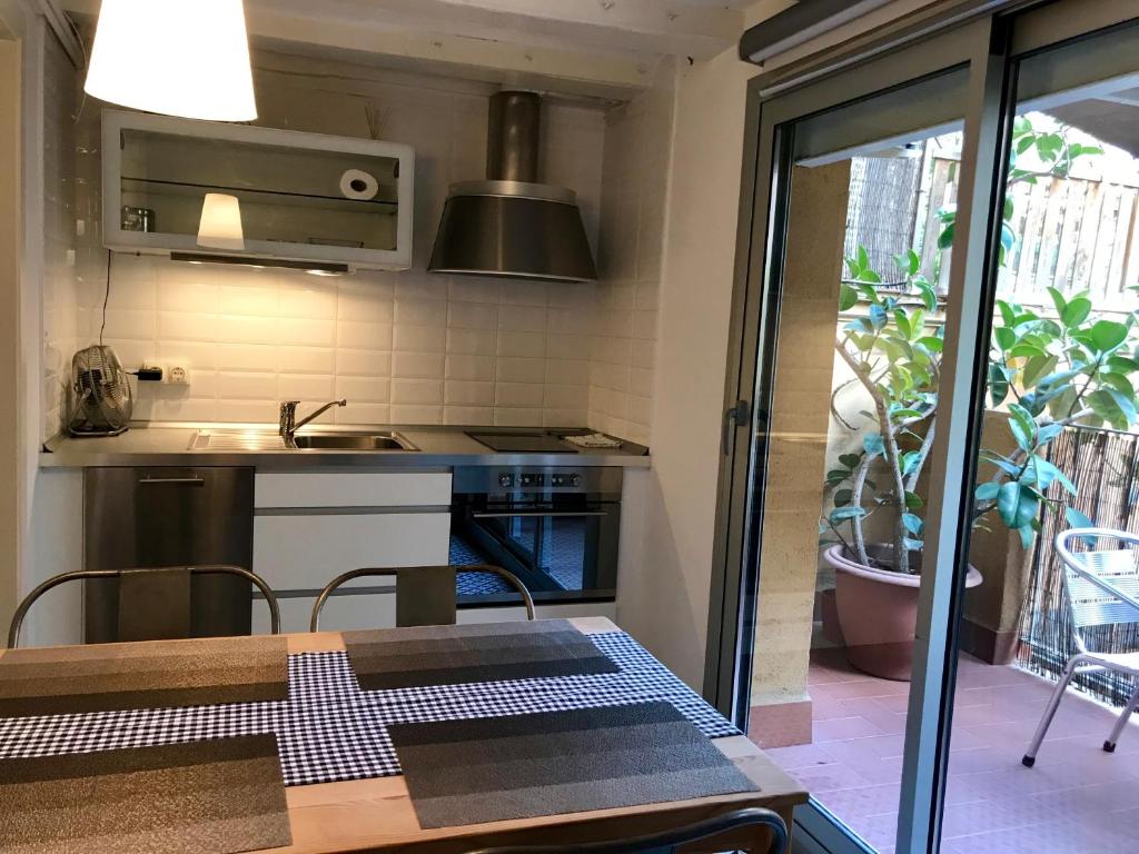 Kuchyň nebo kuchyňský kout v ubytování Rosselló Apartment
