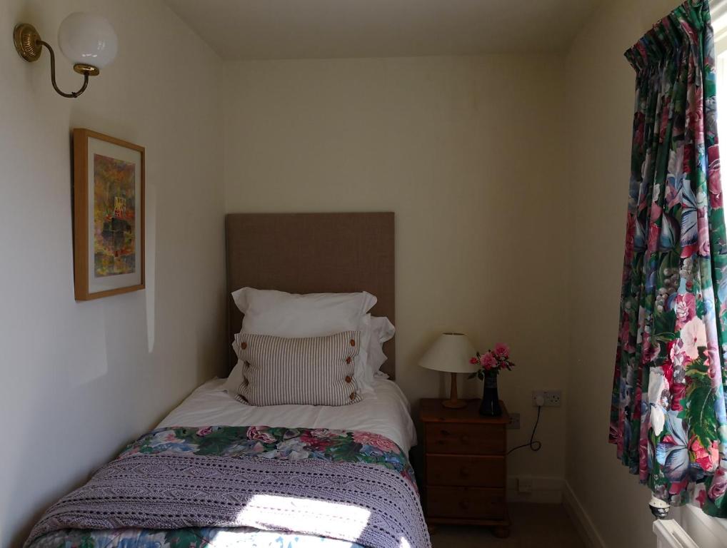Postel nebo postele na pokoji v ubytování Crinan Hotel