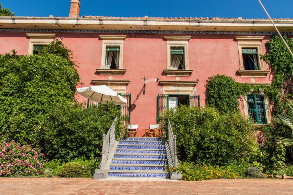 Vonkajšia záhrada v ubytovaní Affascinante Villa Ottocentesca a Caltagirone