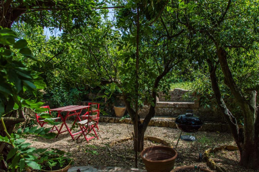 Vonkajšia záhrada v ubytovaní Affascinante Villa Ottocentesca a Caltagirone