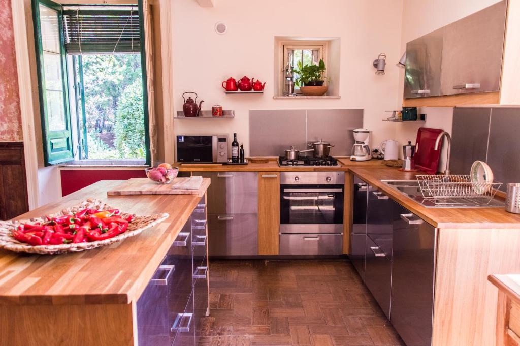 Kuchyňa alebo kuchynka v ubytovaní Affascinante Villa Ottocentesca a Caltagirone