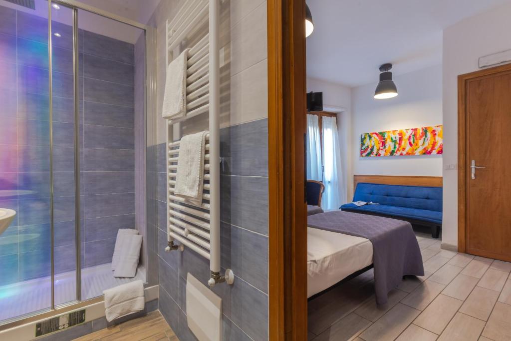Postel nebo postele na pokoji v ubytování Hotel Viterbo Inn