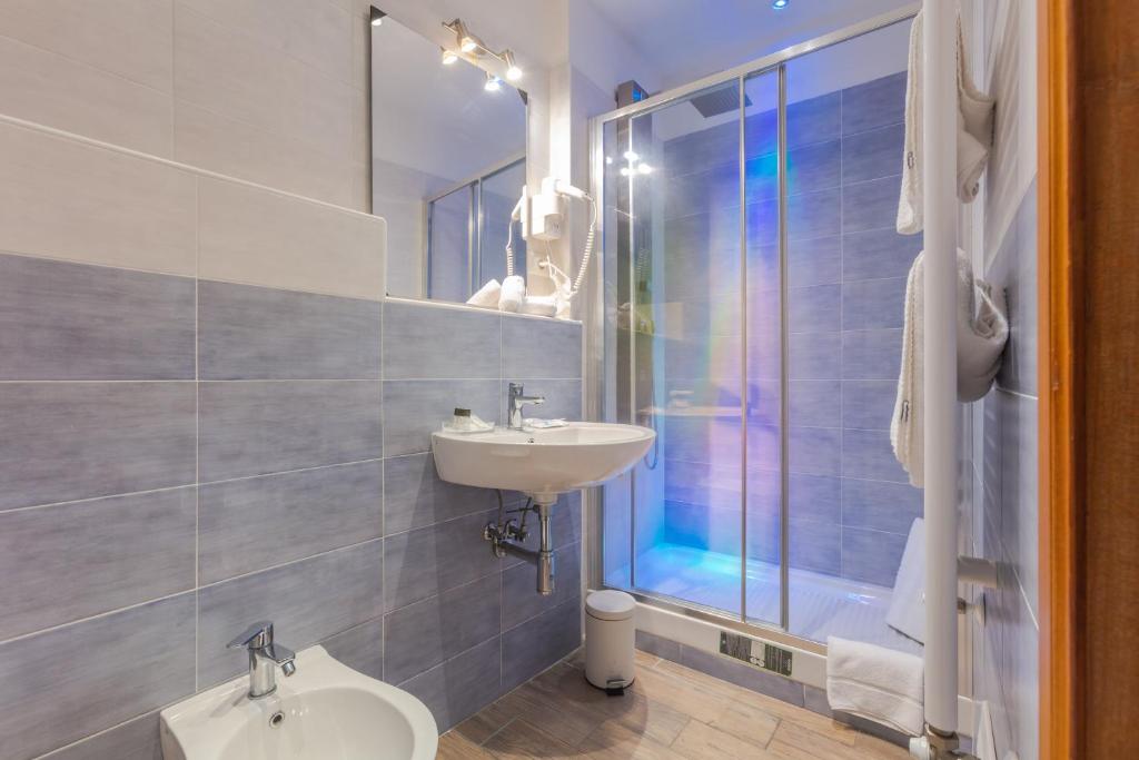 Koupelna v ubytování Hotel Viterbo Inn