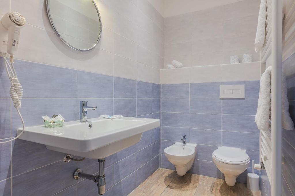 Koupelna v ubytování Hotel Viterbo Inn