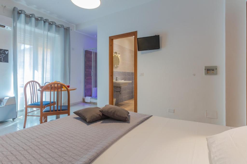 Postel nebo postele na pokoji v ubytování Hotel Viterbo Inn