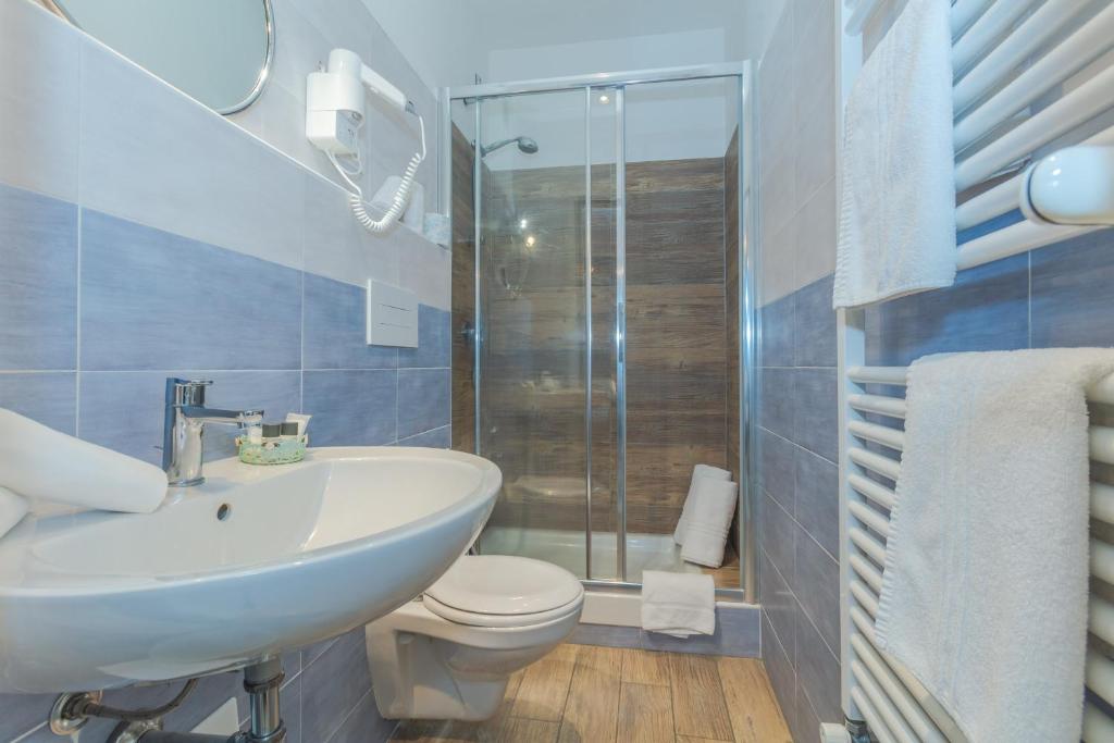 Koupelna v ubytování Hotel Viterbo Inn