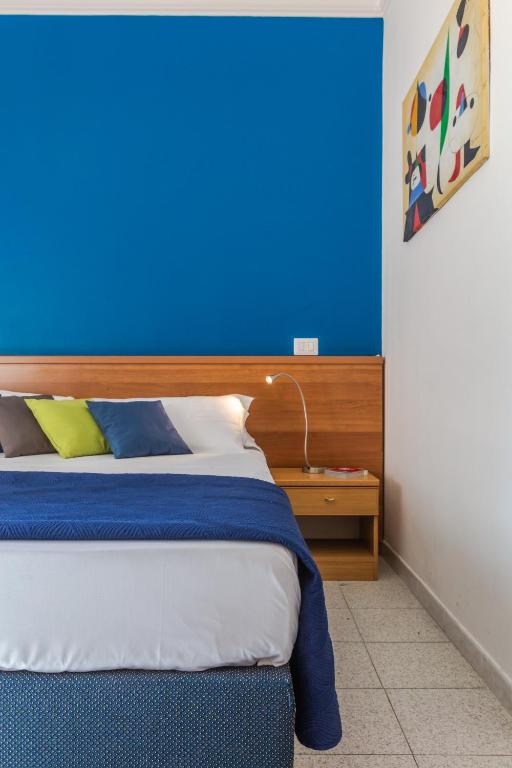 Postel nebo postele na pokoji v ubytování Hotel Viterbo Inn