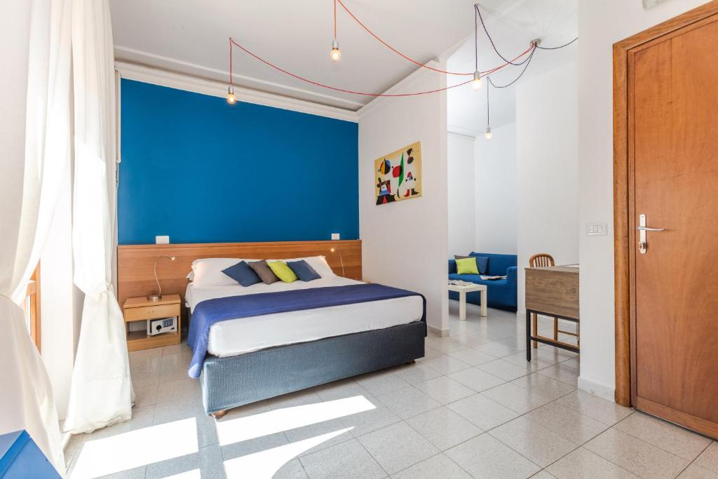 Postel nebo postele na pokoji v ubytování Hotel Viterbo Inn