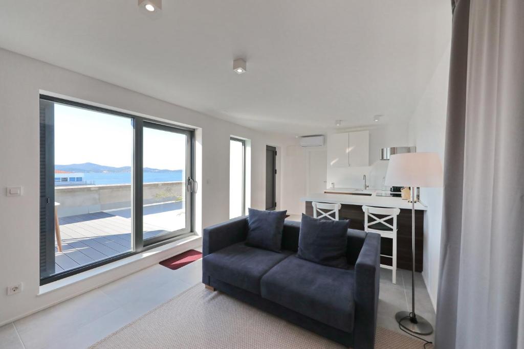 Stunning Sea View Apartment - Housity