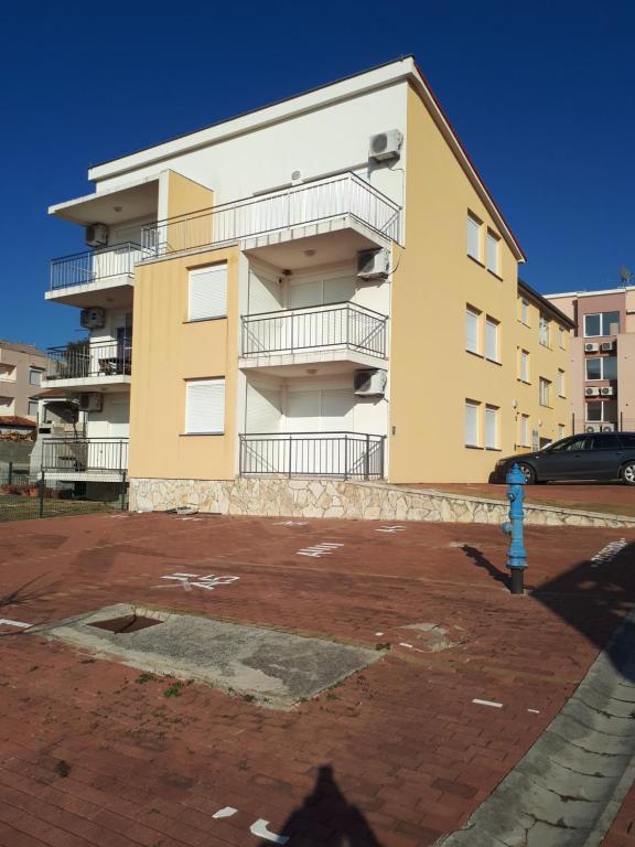 Budova, v ktorej sa apartmán nachádza