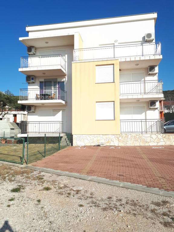 Budova, v ktorej sa apartmán nachádza