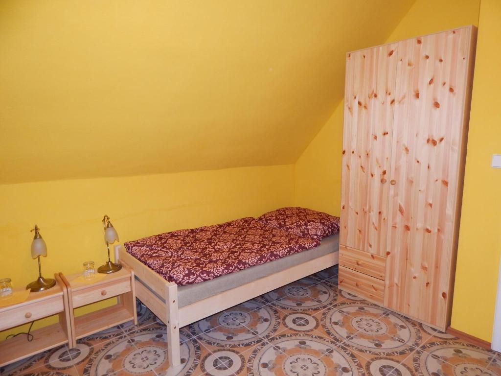 Postel nebo postele na pokoji v ubytování Penzion Dřevěnka