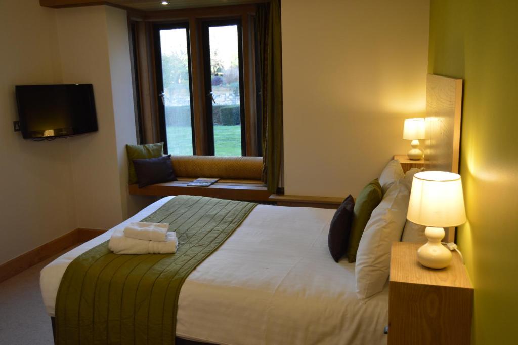 Ein Bett oder Betten in einem Zimmer der Unterkunft Canterbury Cathedral Lodge