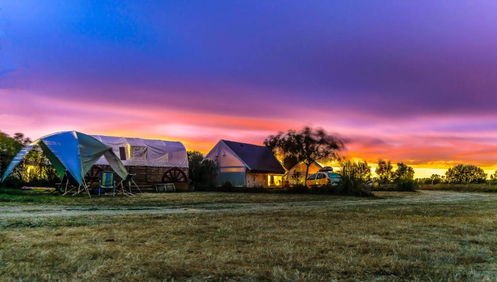 Camping Les Chagnelles - Bungalow 2 Chambres