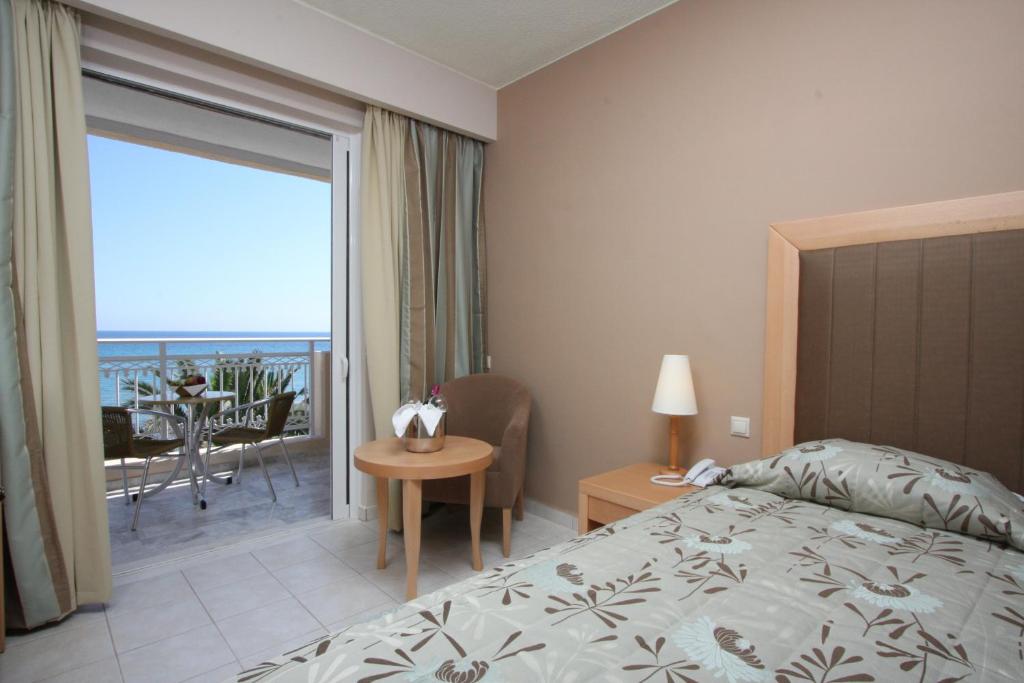 Postel nebo postele na pokoji v ubytování Zakantha Beach