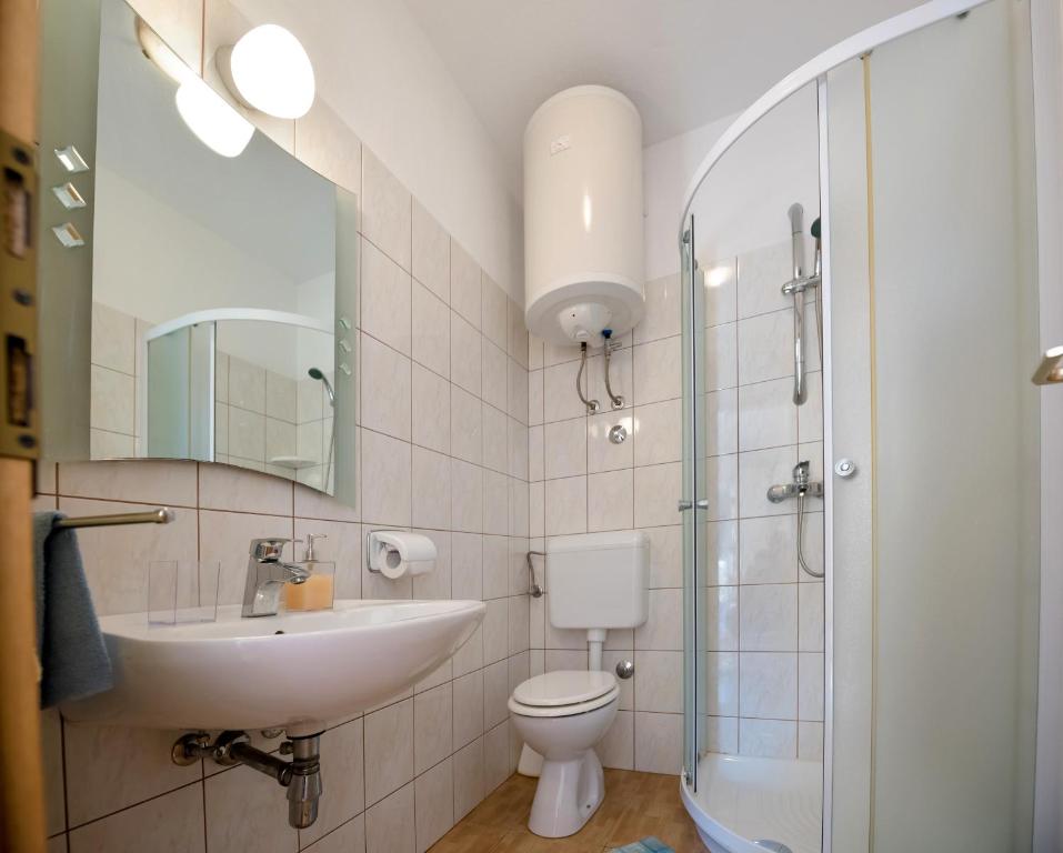 Koupelna v ubytování Apartments Slavica