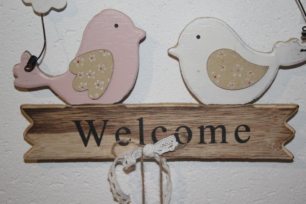 a welcome sign with two birds and a sign that reads welcome at Chalet Burglauenen Grindelwald in Grindelwald