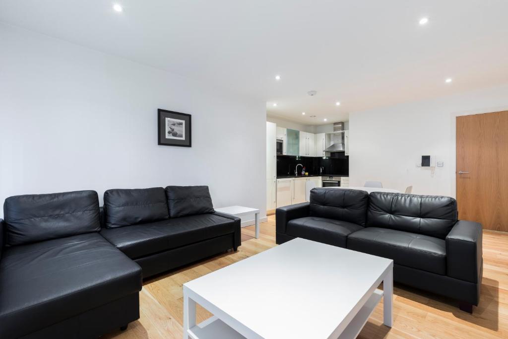 Seating area sa East Croydon Apartments - Just 3 mins walk to East Croydon station