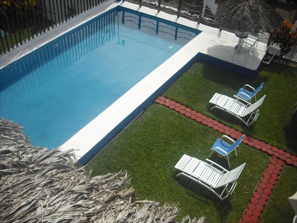 Bazén v ubytování Hotel Villas del Rey nebo v jeho okolí