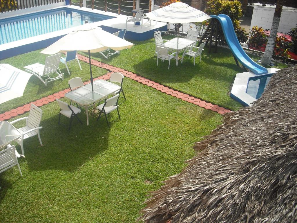 Bazén v ubytování Hotel Villas del Rey nebo v jeho okolí