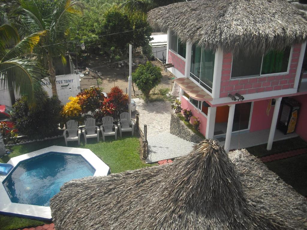 Bazén v ubytování Hotel Villas del Rey nebo v jeho okolí