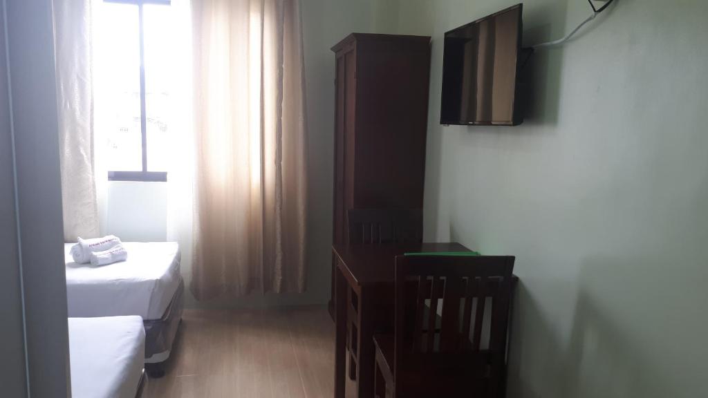 Postel nebo postele na pokoji v ubytování Adams View Hotel