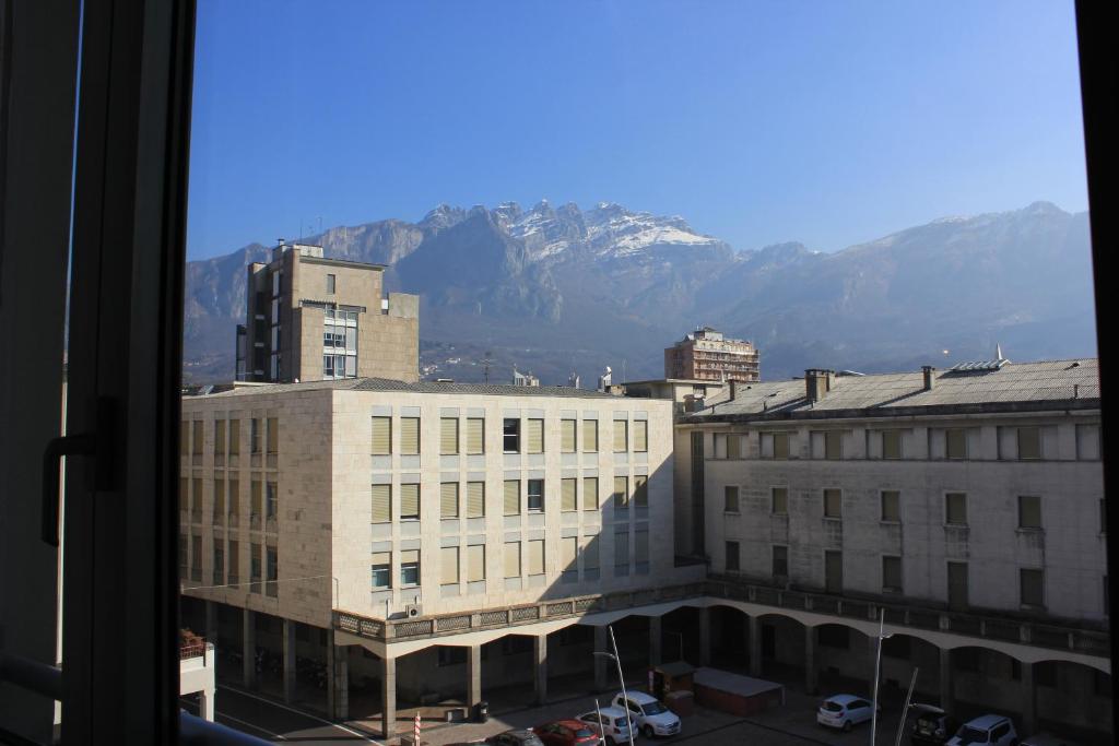 Nespecifikovaný výhled na hory nebo výhled na hory při pohledu z hotelu