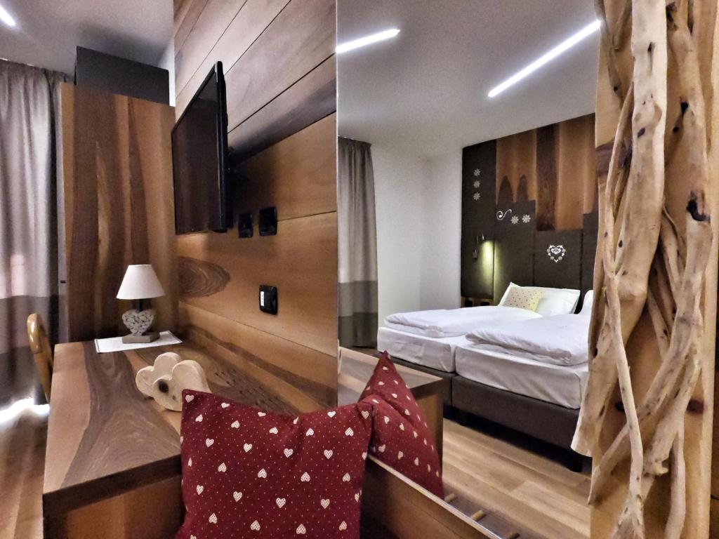 Postel nebo postele na pokoji v ubytování Hotel Cristallo