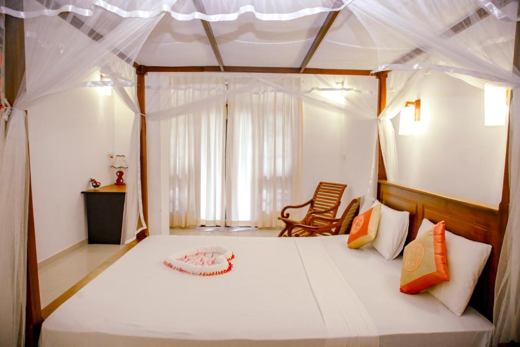 Postel nebo postele na pokoji v ubytování Prince Beach Hotel Bentota