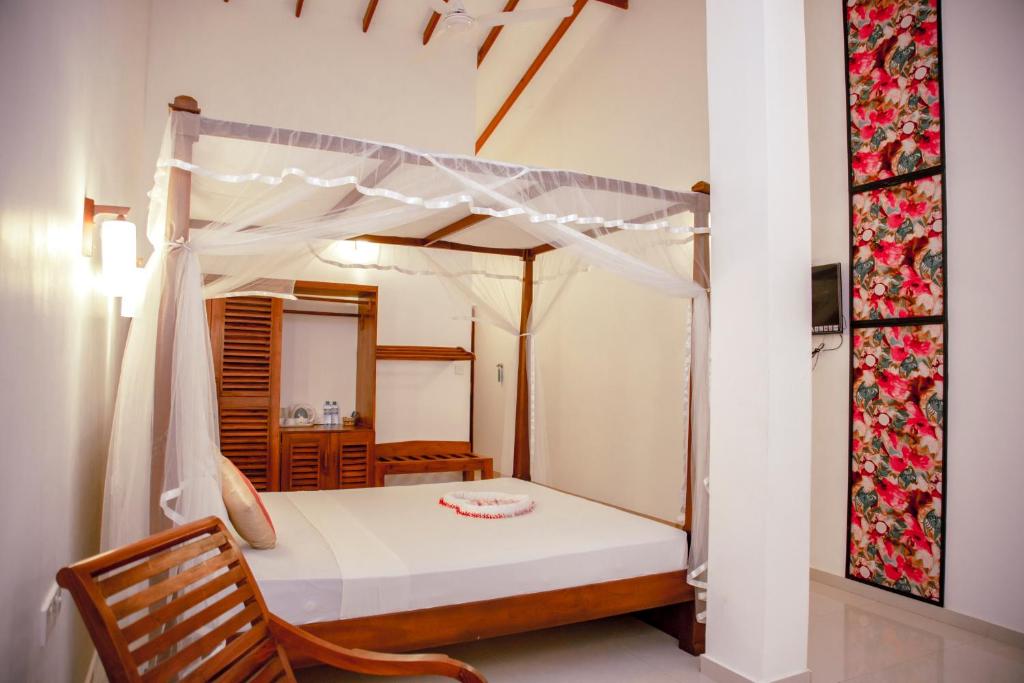 Postel nebo postele na pokoji v ubytování Prince Beach Hotel Bentota