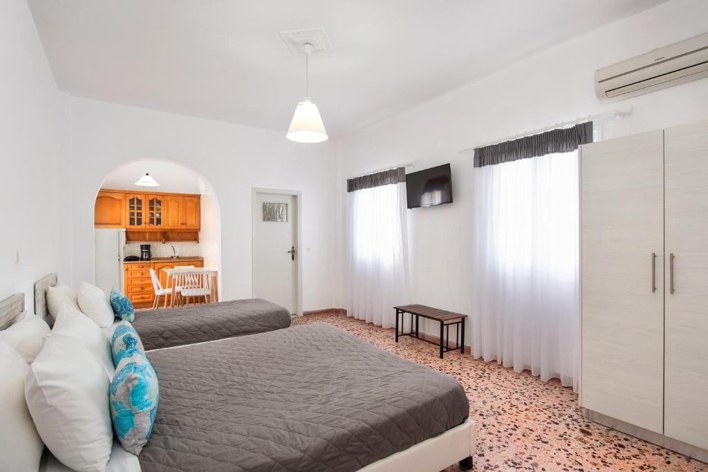 Łóżko lub łóżka w pokoju w obiekcie Villa Kavallaris & Apartments