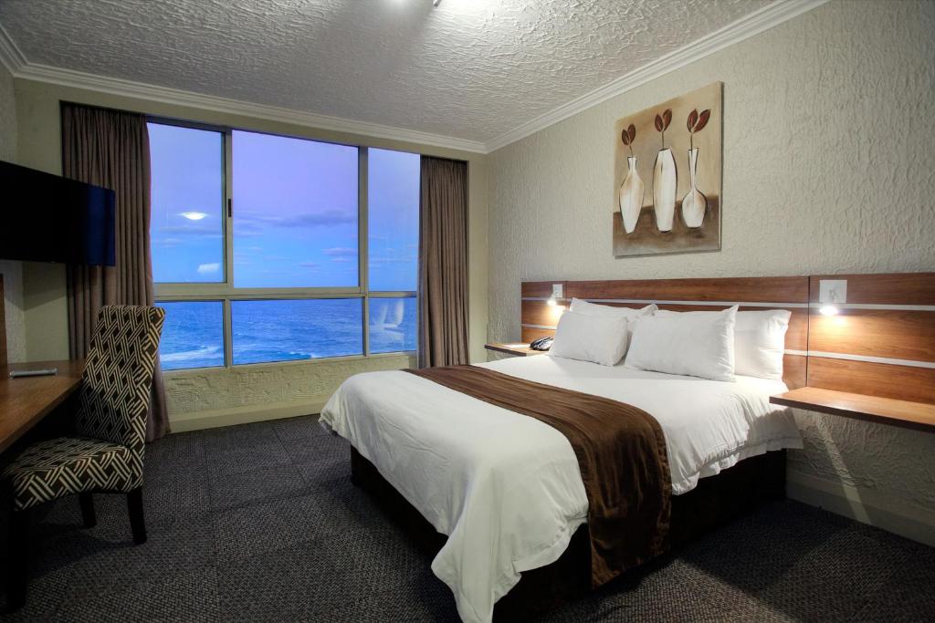 Un pat sau paturi într-o cameră la Hotel Osner
