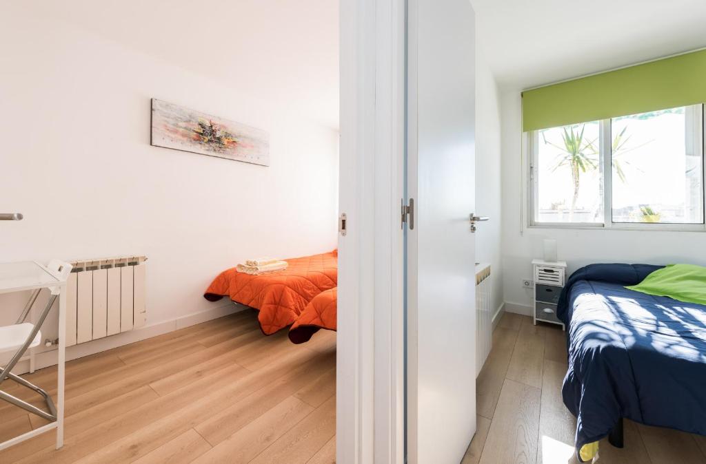 Postel nebo postele na pokoji v ubytování Ever House IFEMA Mar de Cristal