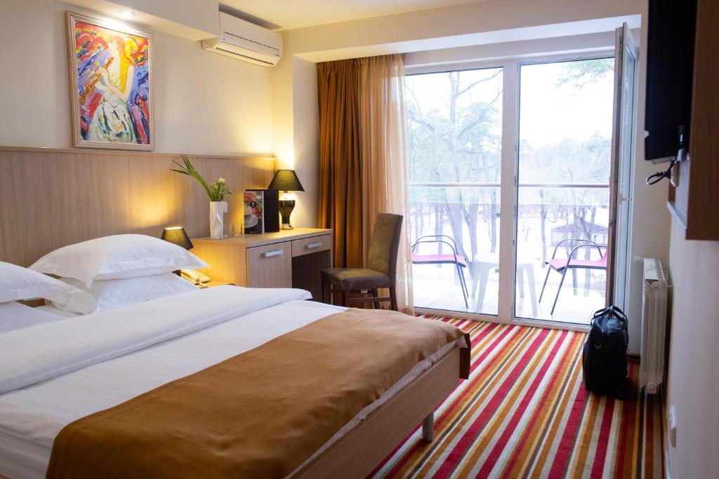 Postel nebo postele na pokoji v ubytování Pushcha Congress Hotel