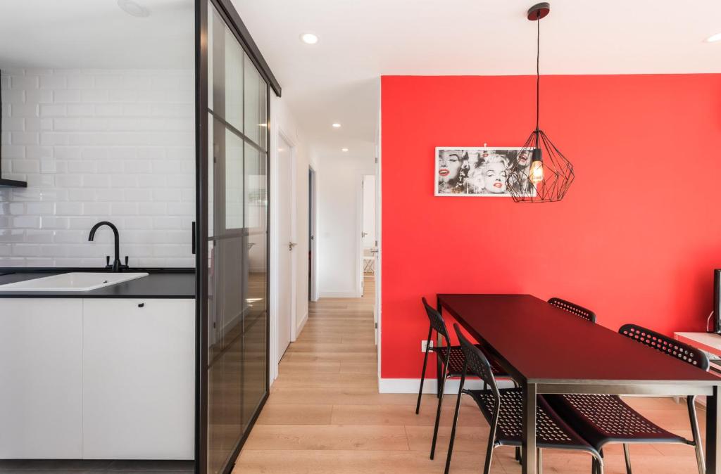 Kuchyň nebo kuchyňský kout v ubytování Ever House IFEMA Mar de Cristal
