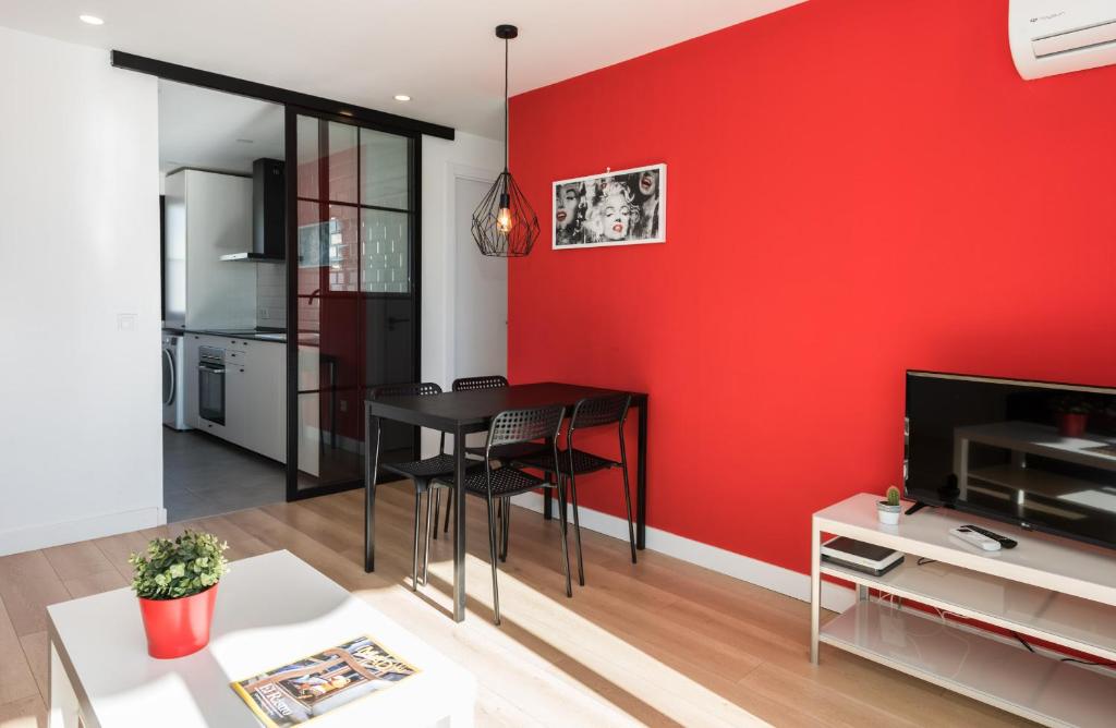 TV a/nebo společenská místnost v ubytování Ever House IFEMA Mar de Cristal