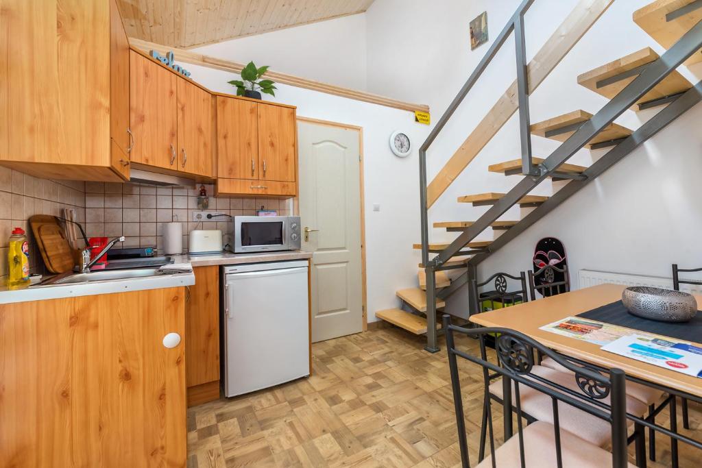 Kuchyňa alebo kuchynka v ubytovaní Füred Deluxe Garden Apartment