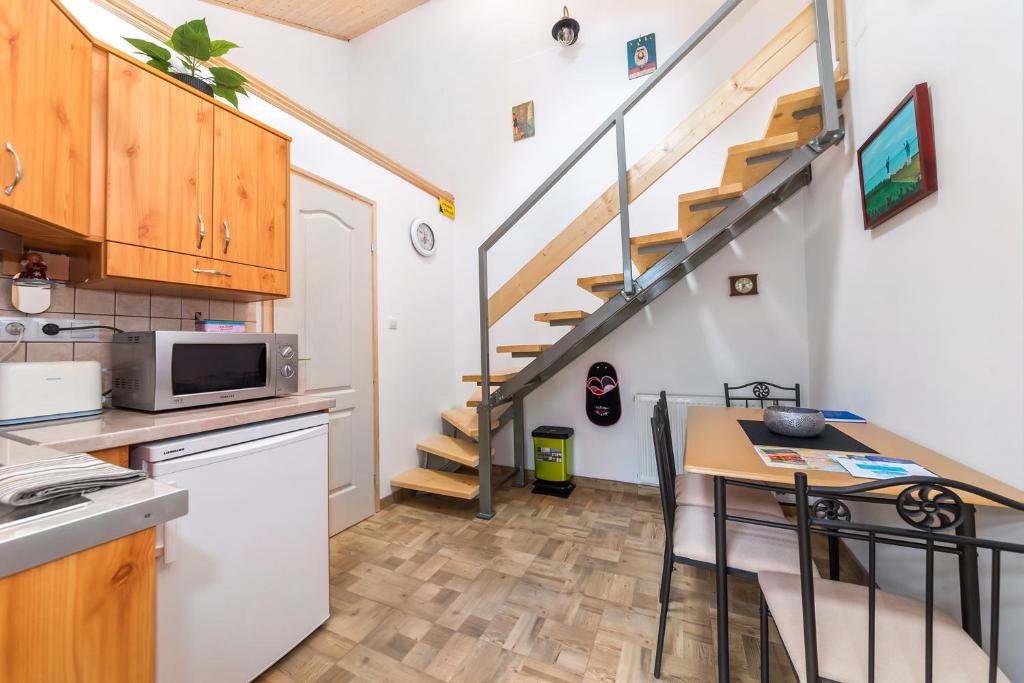Kuchyňa alebo kuchynka v ubytovaní Füred Deluxe Garden Apartment