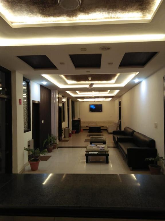TV a/nebo společenská místnost v ubytování Hotel Agra Dazzling East Gate