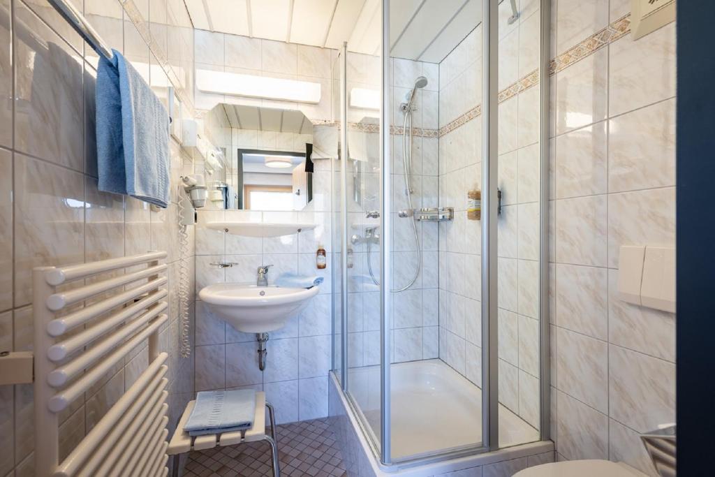 Koupelna v ubytování Hotel Alpenrose