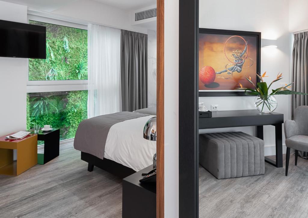 Postel nebo postele na pokoji v ubytování Elia Ermou Athens Hotel