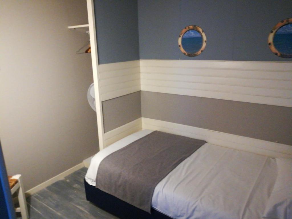 Contact Hôtel du Relais Thouars - Triple Room