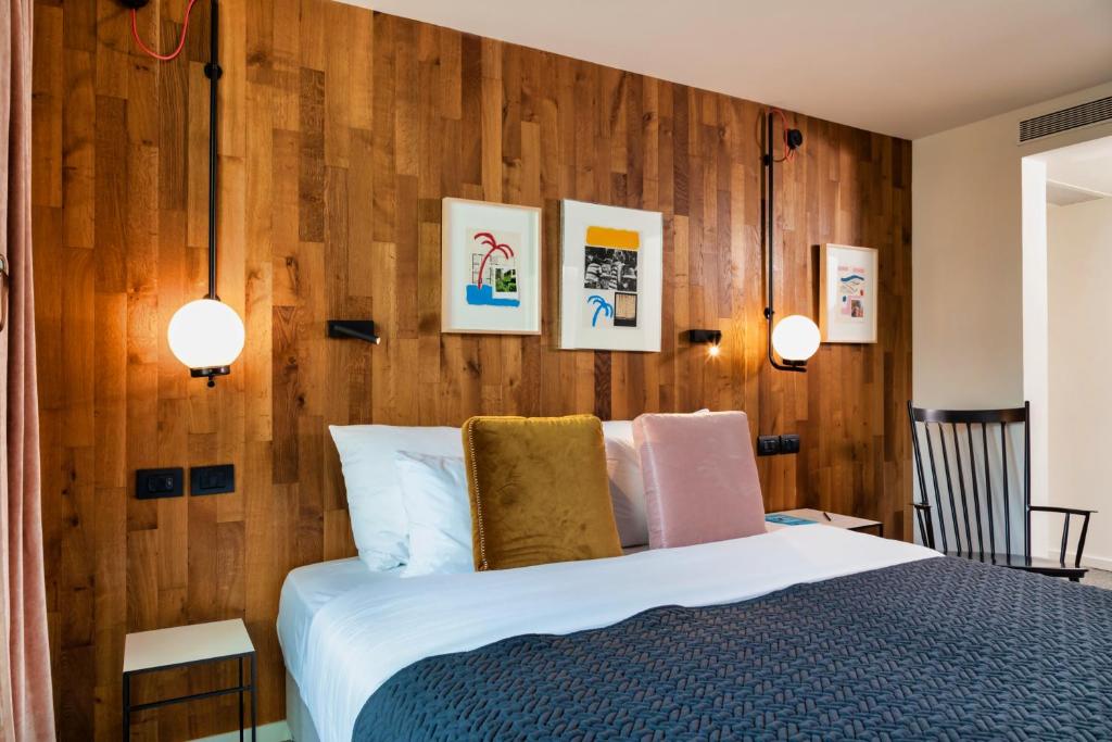 Postel nebo postele na pokoji v ubytování Fabric Hotel - an Atlas Boutique Hotel